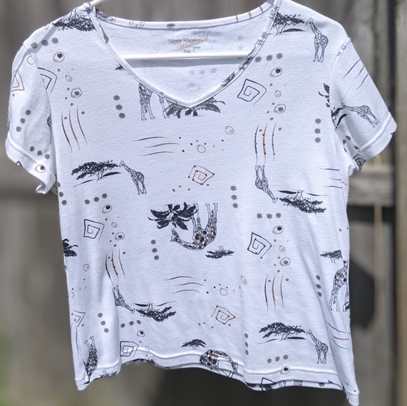 Giraffes and rhinestones on a petite medium t-shirt. Yes please - Picture 4 of 9